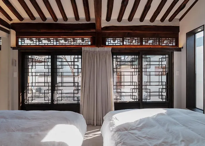 Near Gyeongbokgung Palace Private Hanok Villa *