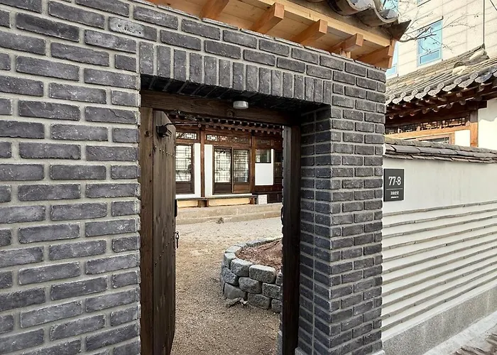 Near Gyeongbokgung Palace Private Hanok *