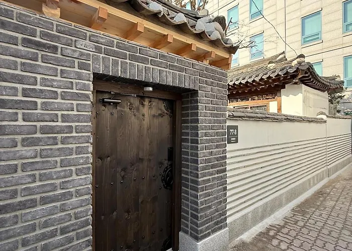 Near Gyeongbokgung Palace Private Hanok Villa *