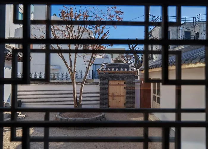 Near Gyeongbokgung Palace Private Hanok Villa Seul
