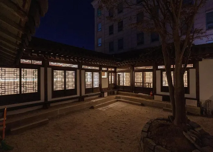 Near Gyeongbokgung Palace Private Hanok *